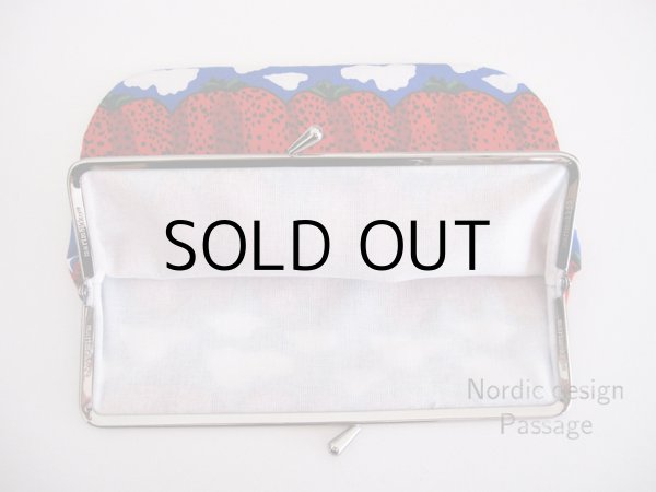 画像2: [限定] マリメッコ Marimekko Mansikkavuoret  いちご柄 がま口ポーチ (2)